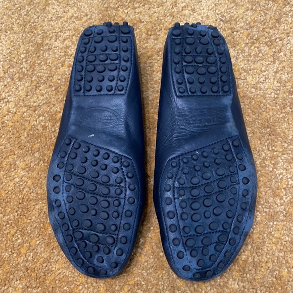 TOD’S WOMEN GOMMINO DRIVING SHOES IN LEATHER - Picture 2 of 7